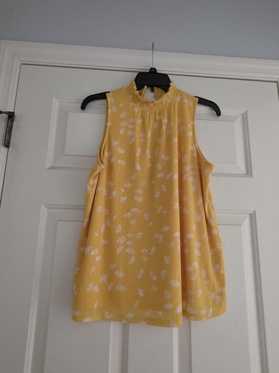Apt. 9 Tops - Apt. 9 Yellow Smocked Sleeveless Top with White Accents Like New Size Small